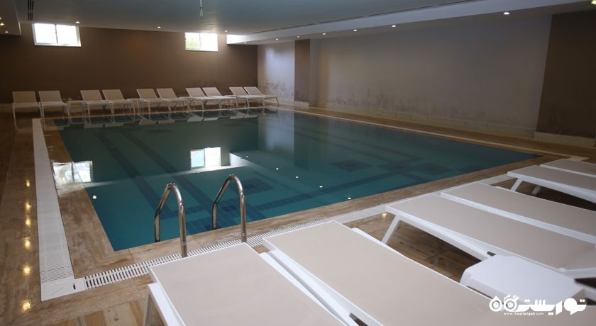 نمای استخر سرپوشیده